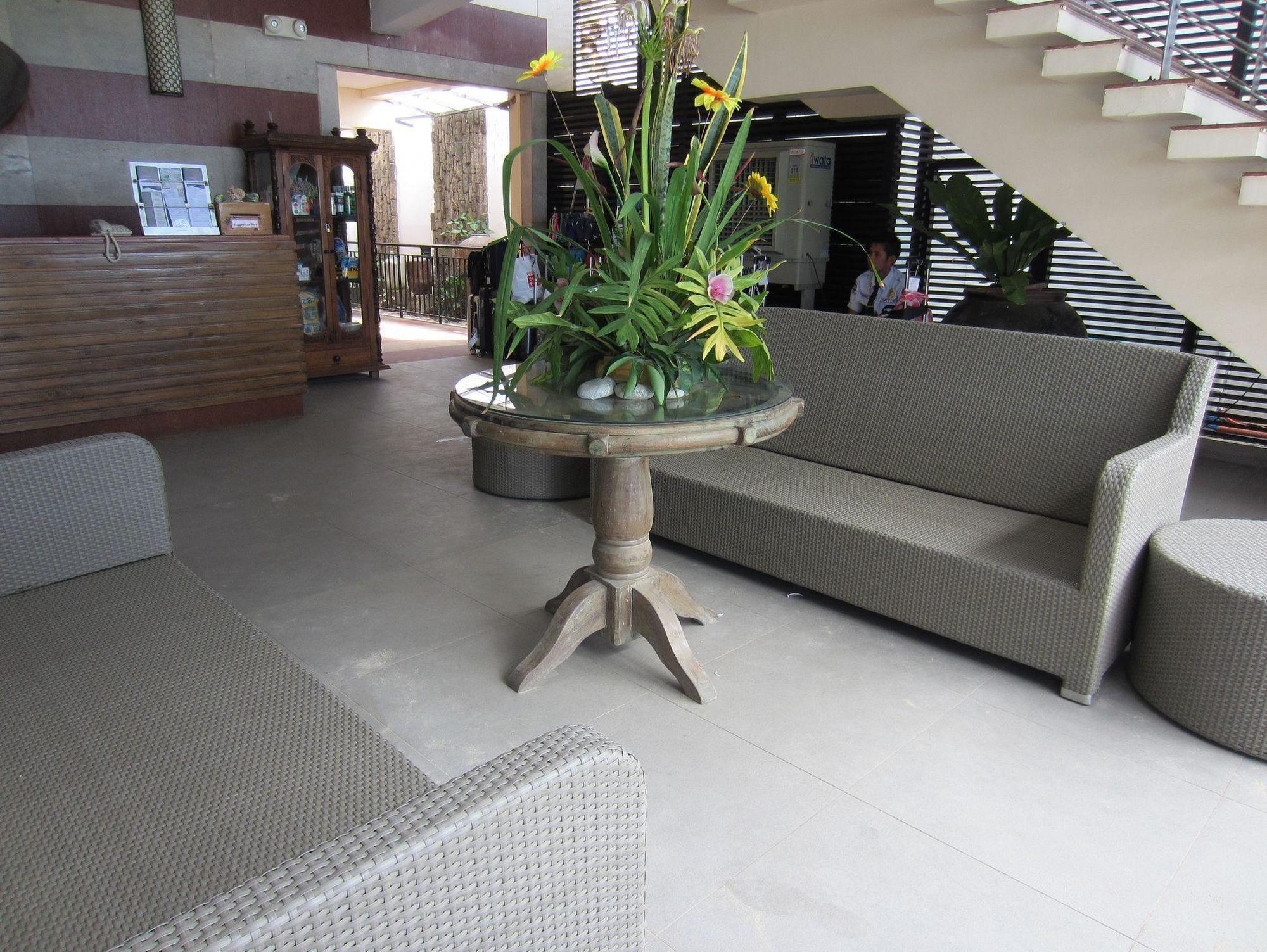 Crown Regency Courtyard Resort Balabag  Buitenkant foto