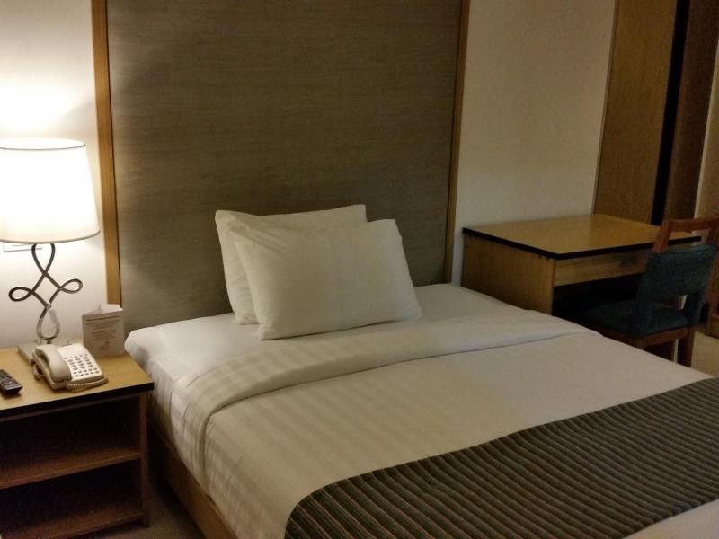 Crown Regency Courtyard Resort Balabag  Buitenkant foto
