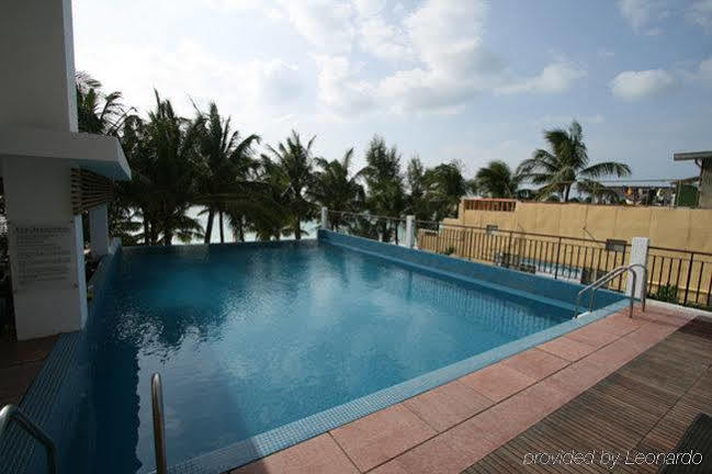 Crown Regency Courtyard Resort Balabag  Buitenkant foto